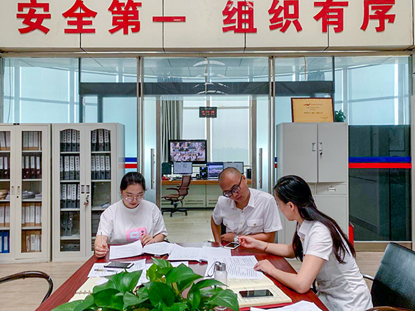 6月20日，運(yùn)行指揮中心協(xié)同各保障單位組織開展了2019年大面積航班延誤應(yīng)急處置演練。.png