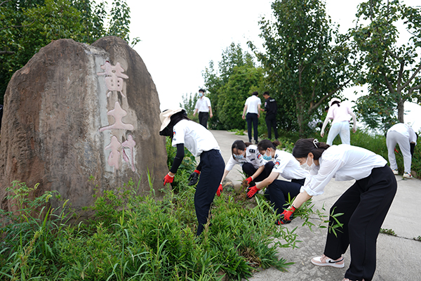 “助力鄉(xiāng)村振興，踐行艱苦奮斗” 將新員工黨性教育活動(dòng)搬到對口幫扶村2.jpg